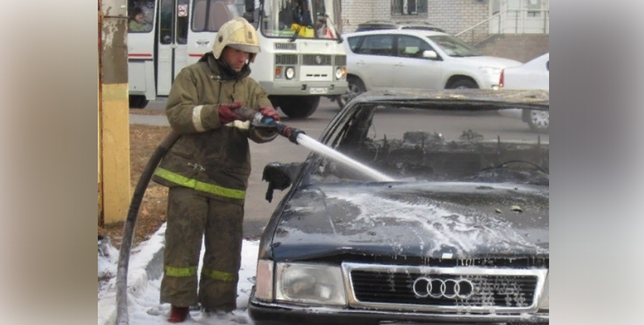 В Воронеже утром сгорела Audi
