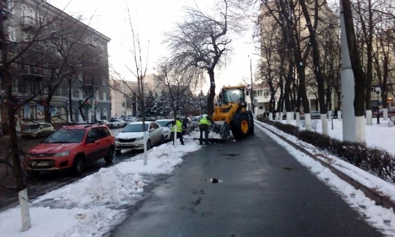 Работа продолжается: в Ленинском районе Воронежа успешно справляются с последствиями непогоды