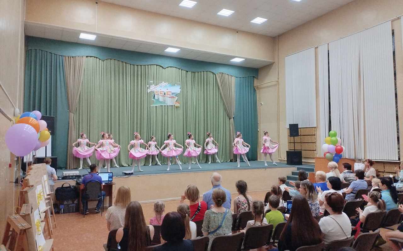 В Коминтерновском районе стартовал 9-й сезон летней школы рисования при управе