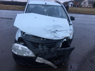 Три человека пострадали в столкновении отечественного автомобиля с иномаркой в Воронежской области