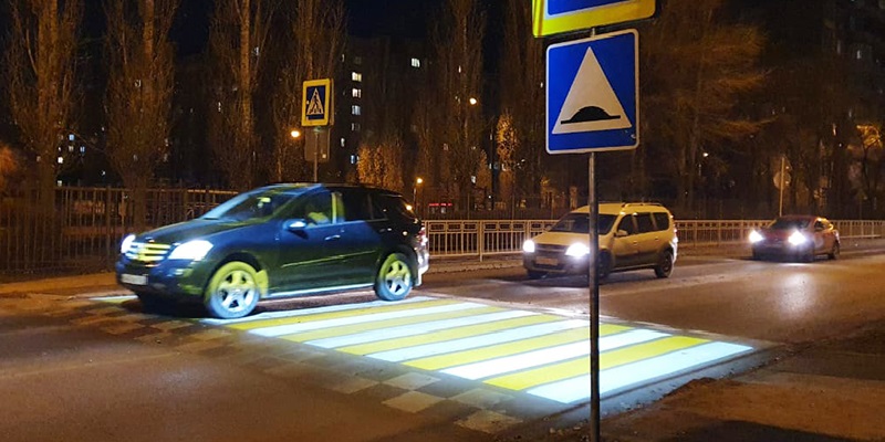 В Воронеже нерегулируемые пешеходные переходы у соцобъектов могут сделать  проекционными