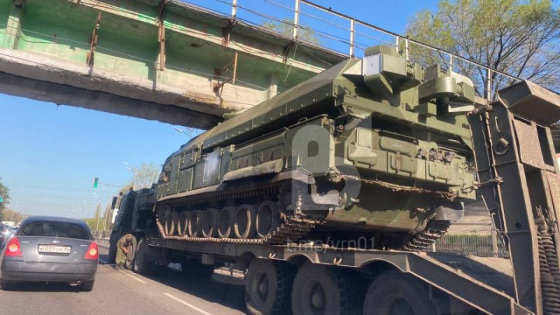 3-километровую пробку в Воронеже спровоцировала застрявшая под мостом военная техника