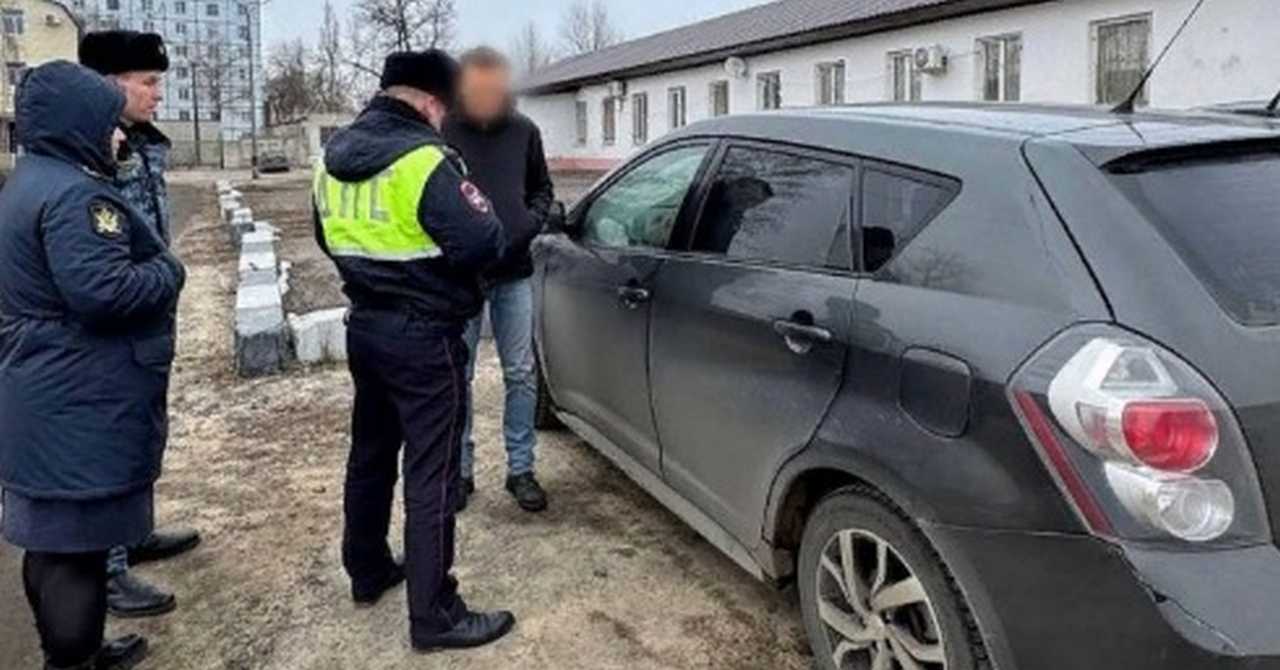 Автомобиль арестовали у воронежского водителя с сотней неоплаченных штрафов