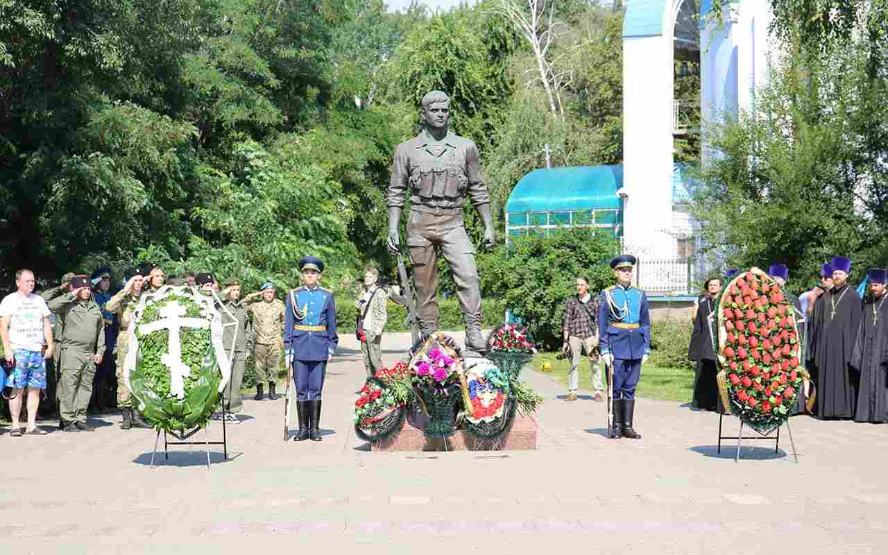 С Днем ВДВ поздравили воронежцев руководители города