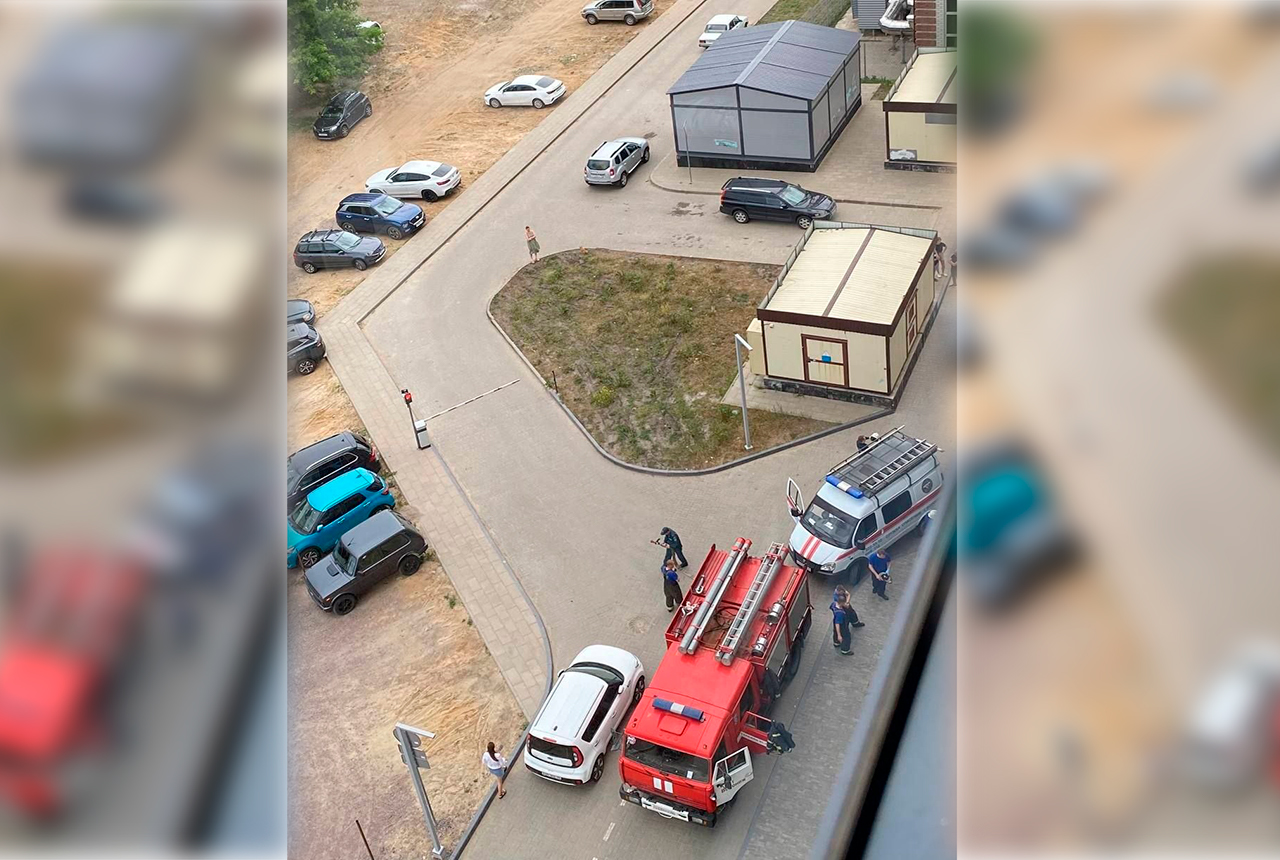 В Воронеже погибла женщина, выпав из окна многоэтажки