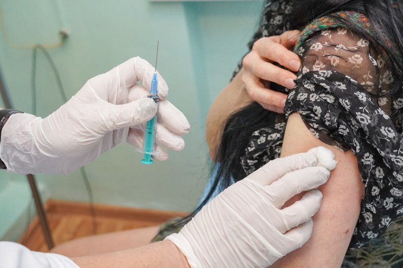 Уже более 100 тысяч воронежцев получили вакцину от коронавируса