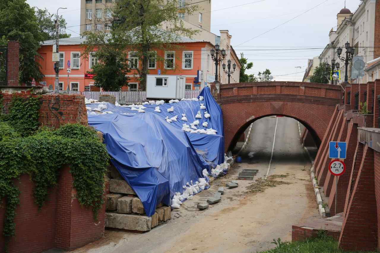 Процесс восстановления рухнувшей стены Каменного моста показали в Воронеже