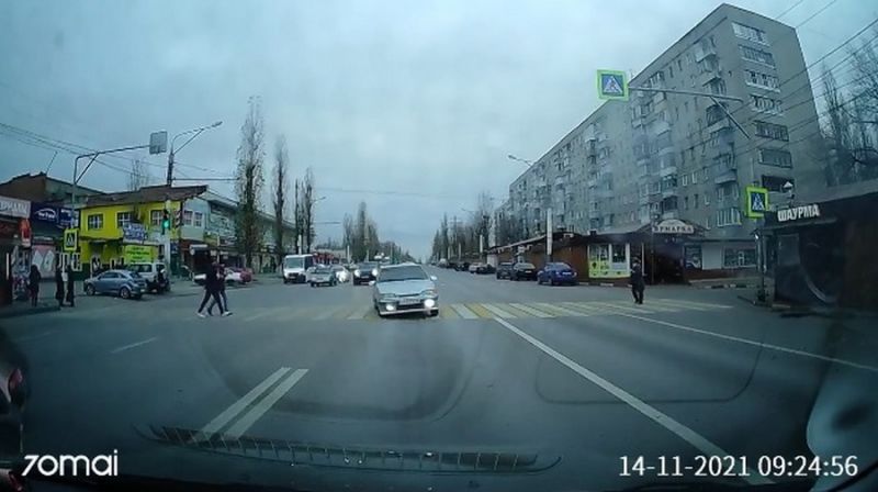Чуть не сбившего пешеходов 18-летнего дрифтера оштрафовали в Воронеже