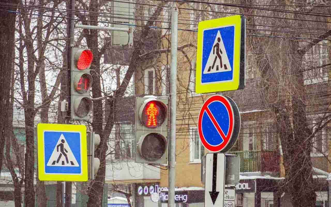 Светофоры отключат на двух перекрестках проспекта Революции в Воронеже