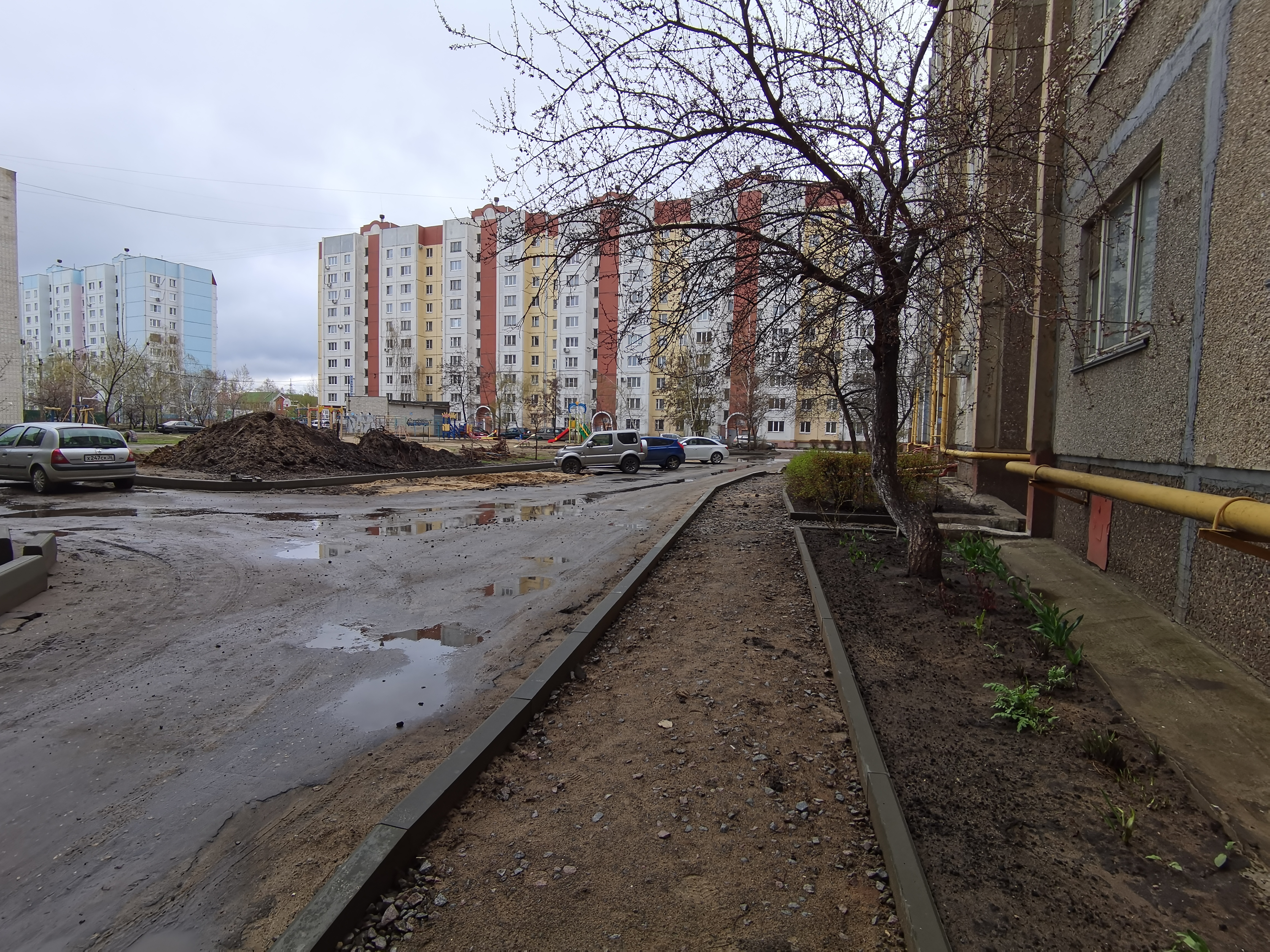 В северо-восточной части Воронежа продолжается благоустройство дворовых территорий
