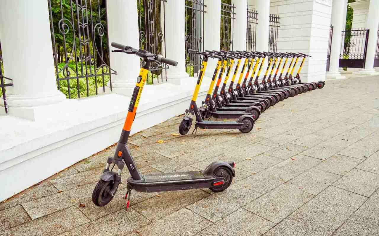 Более 100 раз нарушили ПДД водители электросамокатов в Воронеже с начала сезона