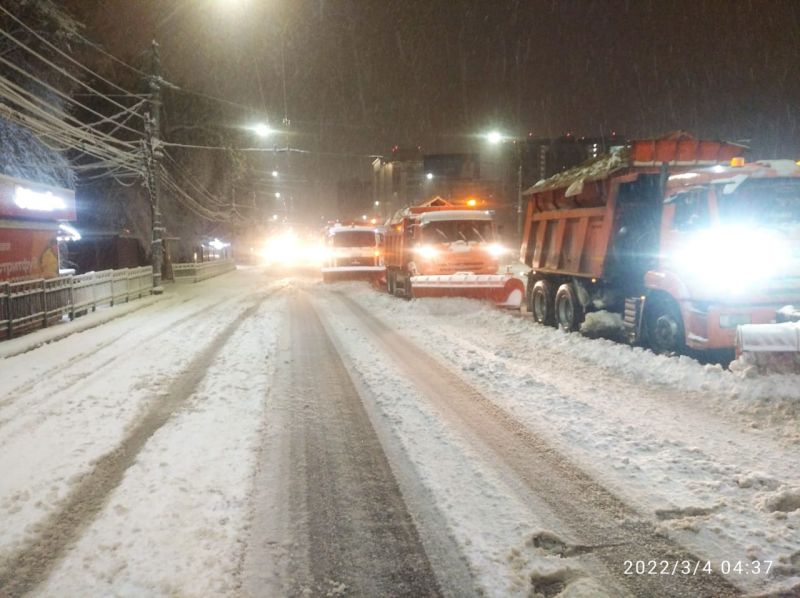 Мэр призвал воронежцев не парковаться вечером на основных дорогах, чтобы не мешать работе уборке снега