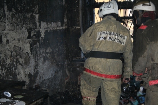 В Воронеже опять загорелся расселенный дом (ВИДЕО)
