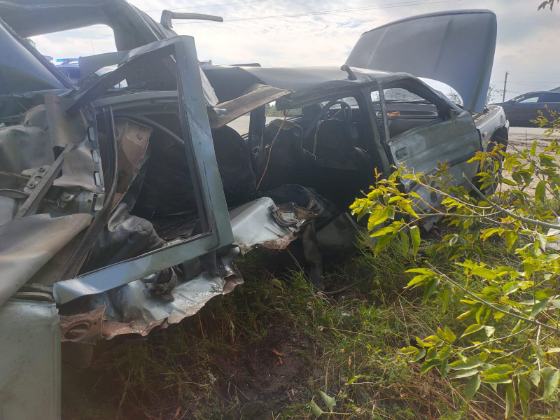В лобовом столкновении отечественных авто в Воронежской области пострадали 2 человека