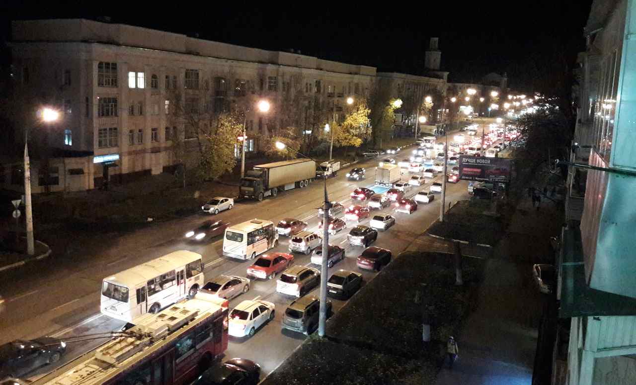 Левобережье Воронежа встало в пятницу вечером в огромной пробке