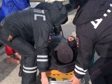 В центре Воронежа сотрудники ДПС спасли мужчину, у которого за рулём случился инсульт