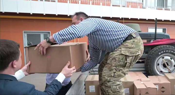 Воронежские чиновники и бизнесмены собрали и передали две партии помощи нашим бойцам