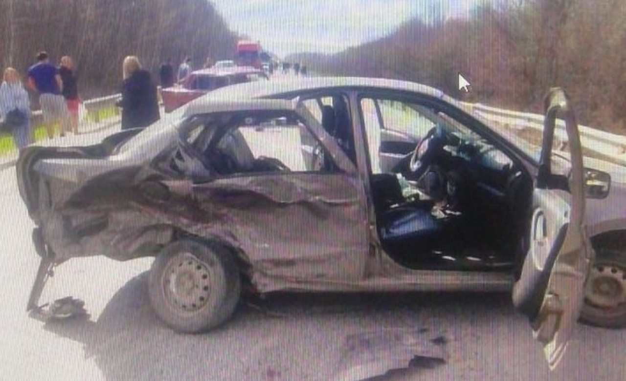 В массовой аварии с тремя авто в Воронежской области пострадали 3 человека