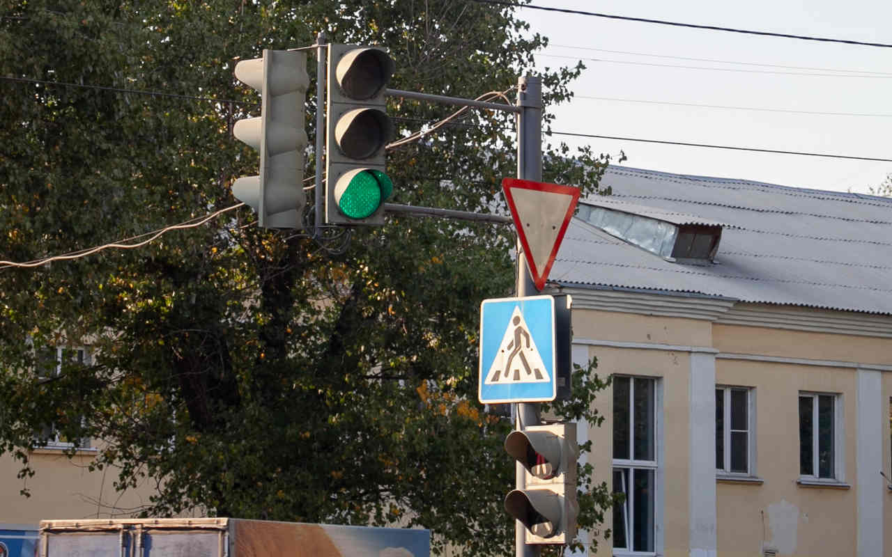 О неработающем светофоре в центре города предупредили воронежцев