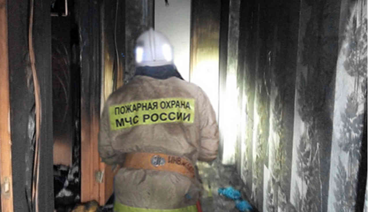 Из горящего дома в Воронеже пожарные эвакуировали 12 человек