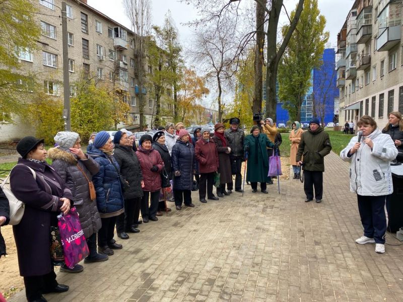 «Единая Россия» установила уличные тренажёры для пожилых воронежцев