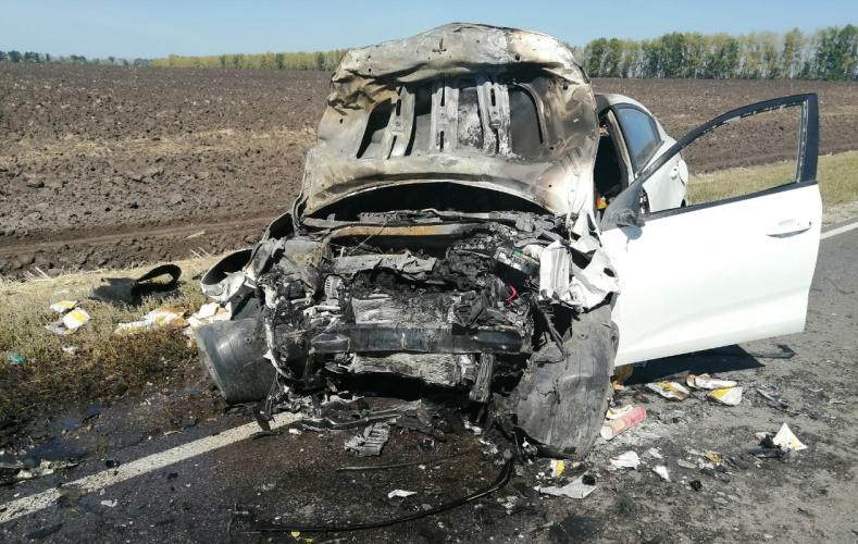 Под Воронежем после ДТП загорелась иномарка и погиб водитель