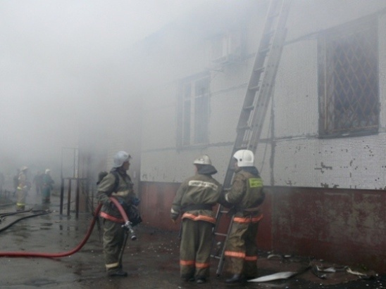 Из горящей 10-этажки в Воронеже пожарные эвакуировали 9 человек