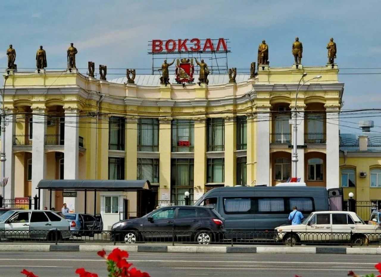 Со здания вокзала в Воронеже уберут светящуюся надпись