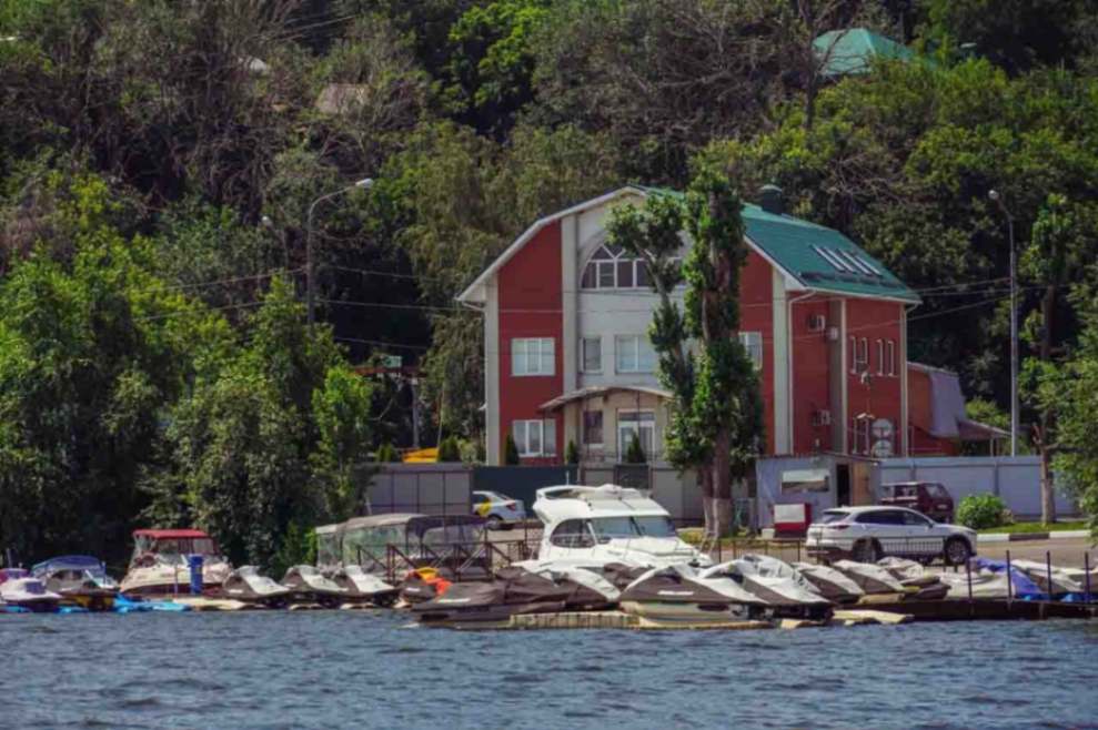 Дом на берегу за 22,5 млн рублей продают в Воронеже