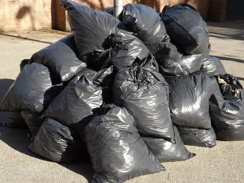 В Воронежском селе 300 человек отказались платить за вывоз мусора