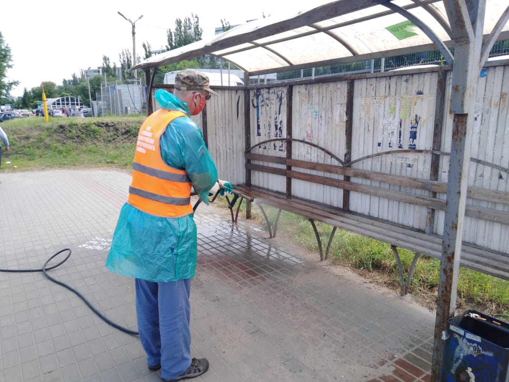 В Воронеже опять продезинфицировали остановки, переходы и парковки