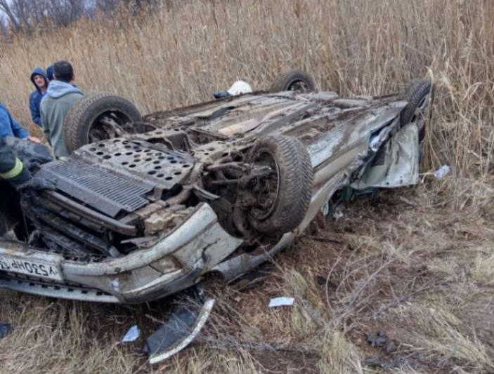 Насмерть разбился 33-летний автомобилист в перевернувшейся иномарке на воронежской трассе