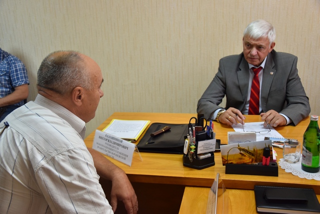 Воронежский губернатор добрыми словами проводил ушедшего в отставку чиновника
