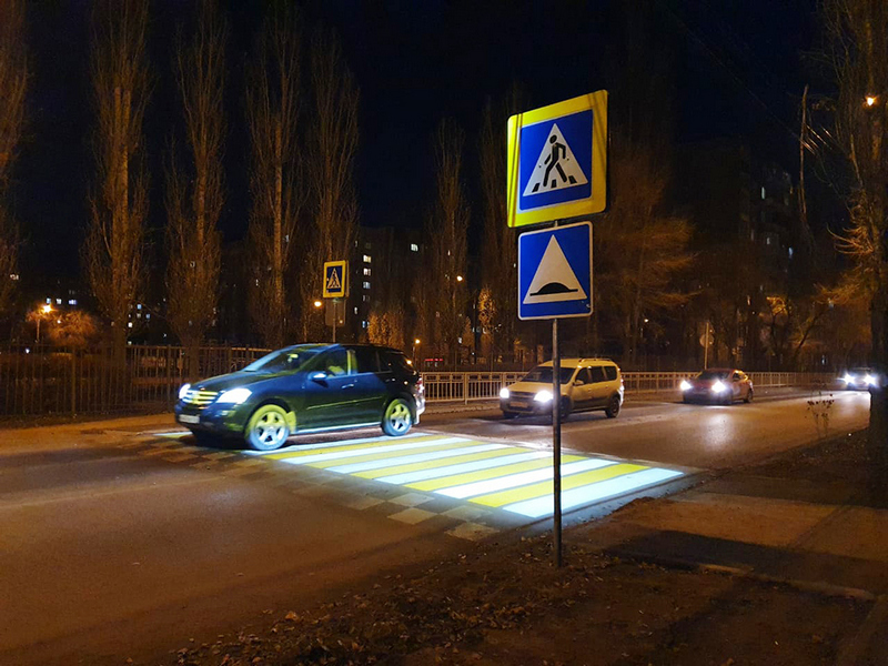 В Воронеже появился пешеходный переход с подсветкой