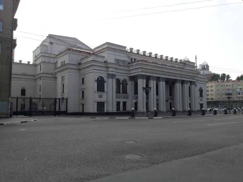 В Воронеже на время запретят парковку возле драмтеатра