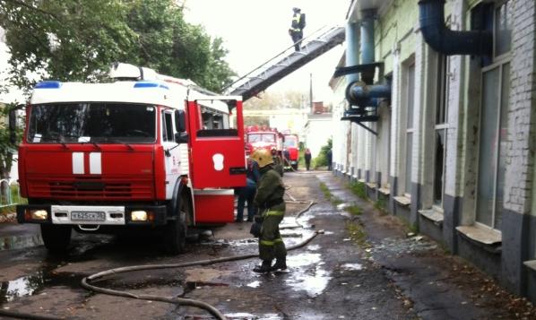Крупный пожар произошел в цехе тепловозоремонтного завода в Воронеже  
