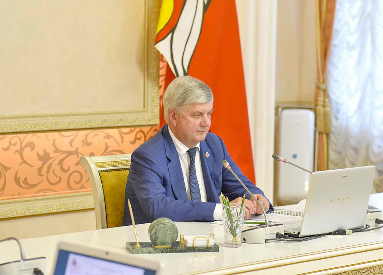 Сократить сроки отключения горячей воды в Воронеже потребовал губернатор