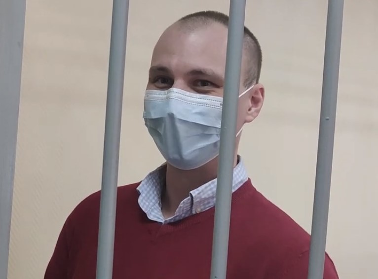 Дравшийся с полицейским в Воронеже по пьяни гражданин США признал в суде вину