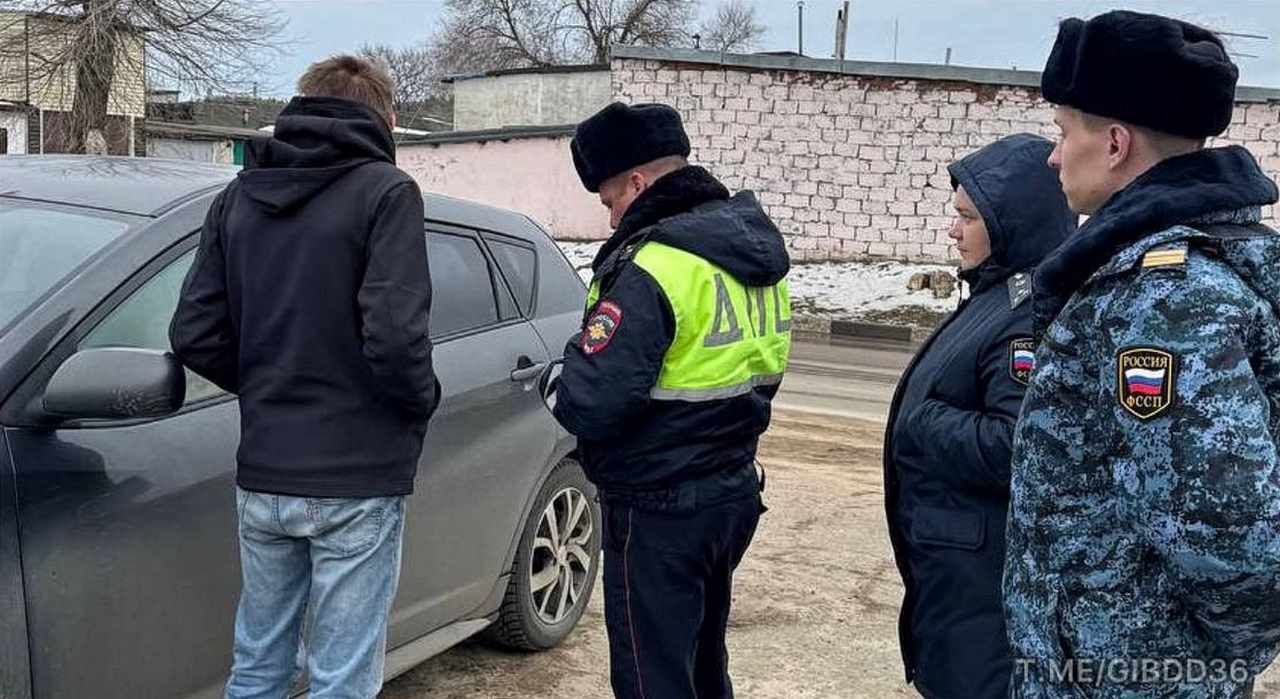 Водителя «Понтиака» со 131 неоплаченным штрафом задержали под Воронежем