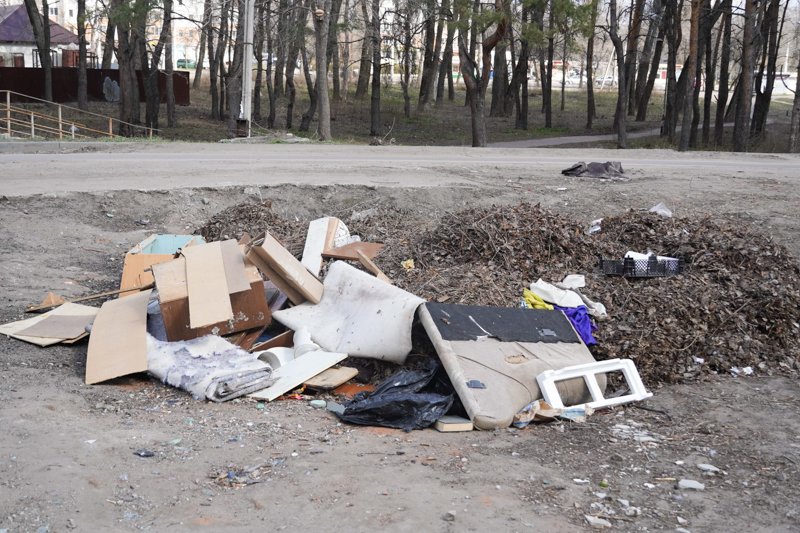 В Воронежской области прокуроры нашли огромную незаконную свалку