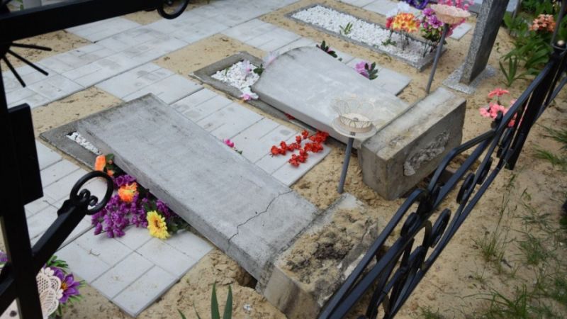 Могилы на кладбище под Воронежем разгромили неизвестные