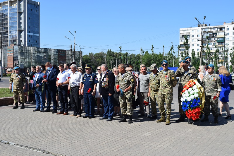 В Коминтерновском районе Воронежа почтили память погибших героев
