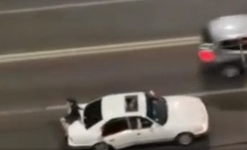 В Воронеже оштрафовали водителя, возившего пассажира на багажнике