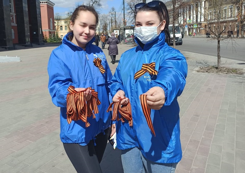 Волонтеры начали раздавать на улицах Воронежа георгиевские ленты