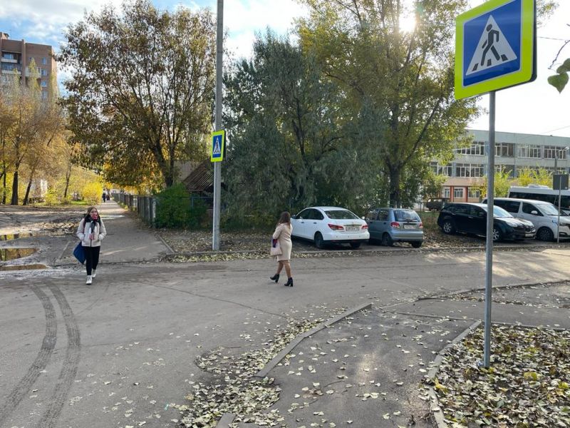 При содействии «Единой России» возле воронежской школы оборудовали пешеходный переход
