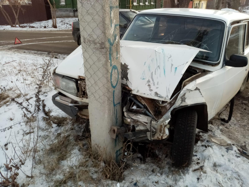 После массового ДТП на перекрестке в Воронежской области в больницу попал 61-летний мужчина