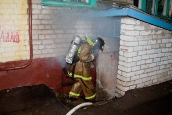 Из-за пожара в жилой пятиэтажке в Воронеже эвакуировали 10 человек