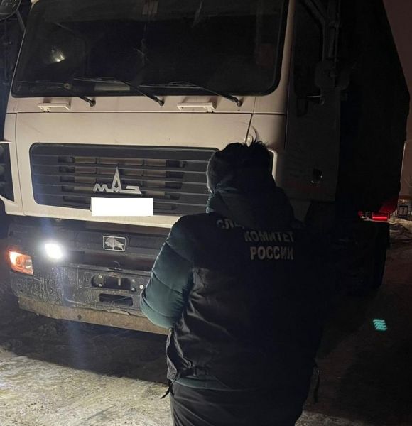 На мусорном полигоне под Воронежем пожилой работник погиб под колесами грузовика