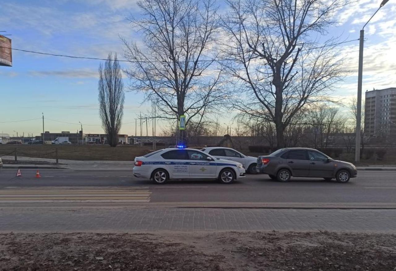 Под колёса автомобиля Lada Granta угодила 74-летняя жительница Воронежа