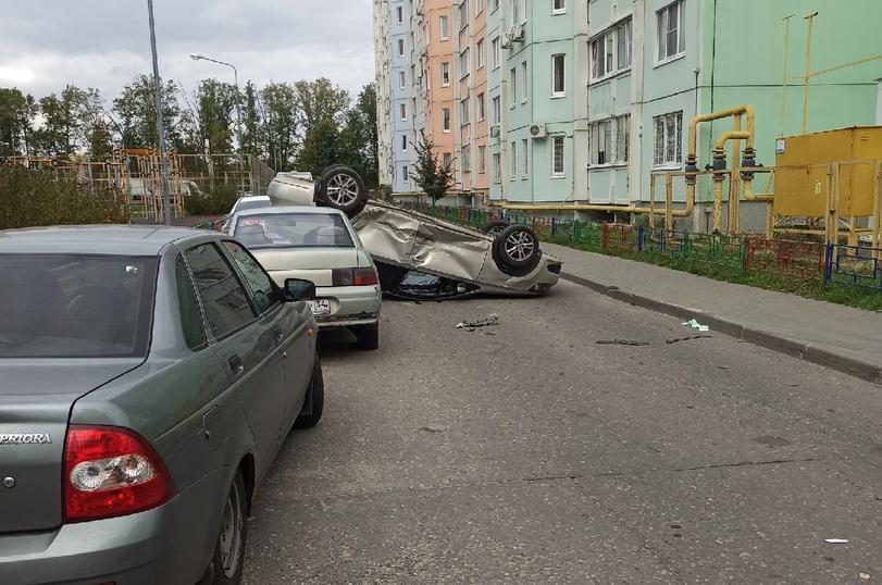 В перевернувшейся иномарке в Воронеже пострадал 12-летний мальчик 